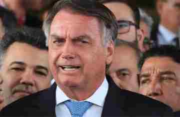  Defesa de Bolsonaro diz que foi surpreendida com prisão domiciliar 
